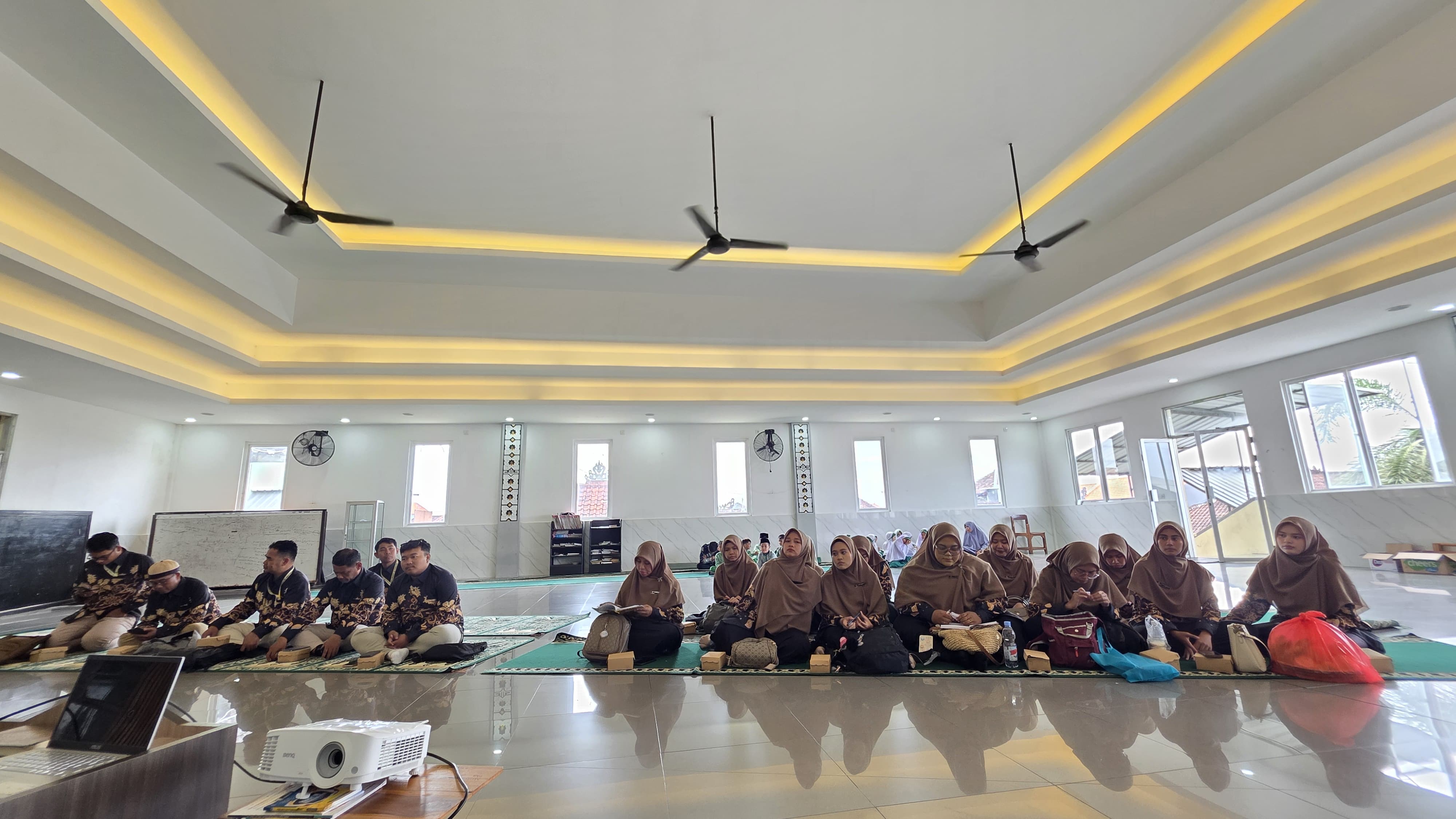 Study Tiru di MI Hidayatullah Denpasar - foto 1