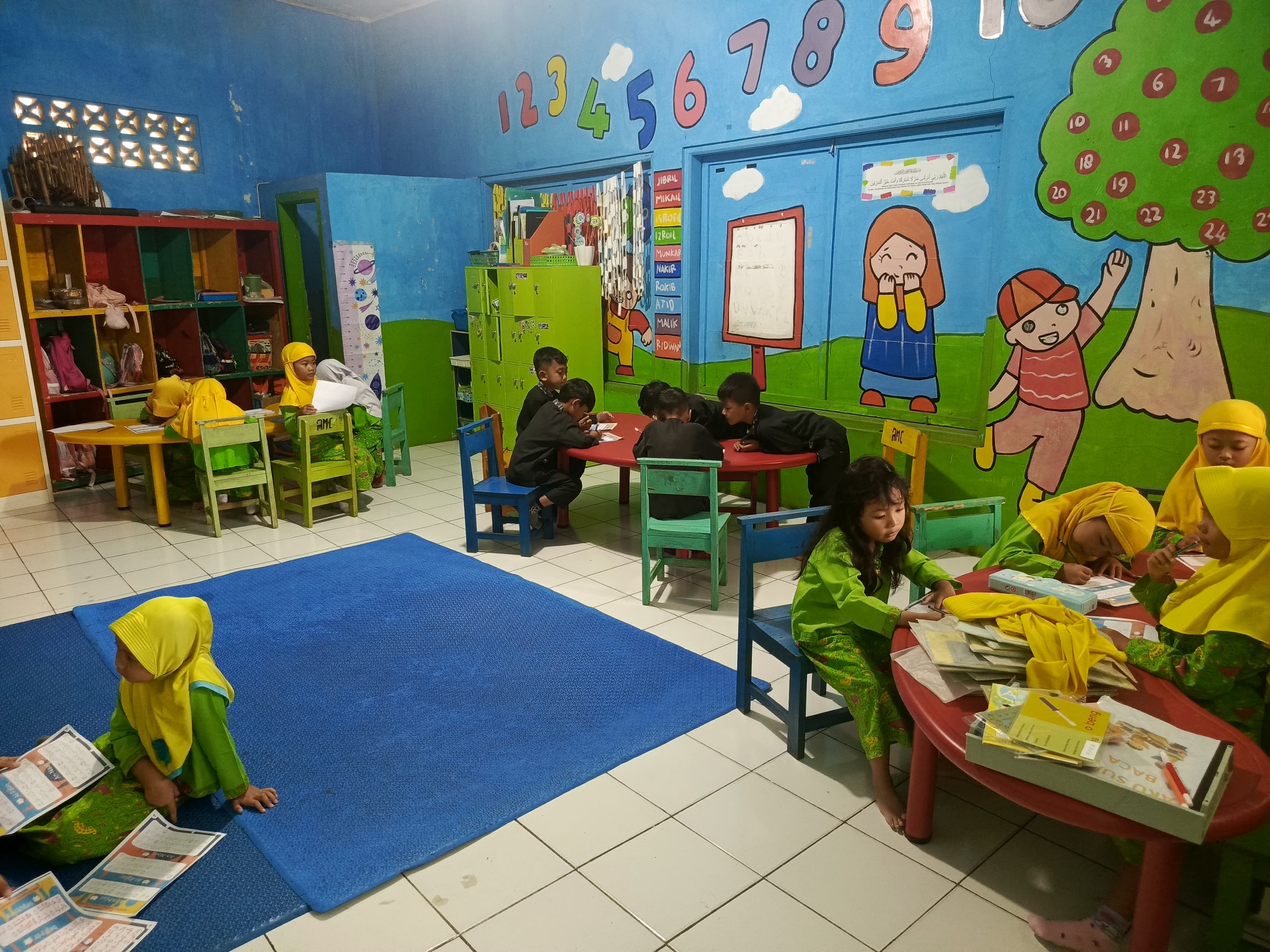 Green B "Menebalkan Surat"