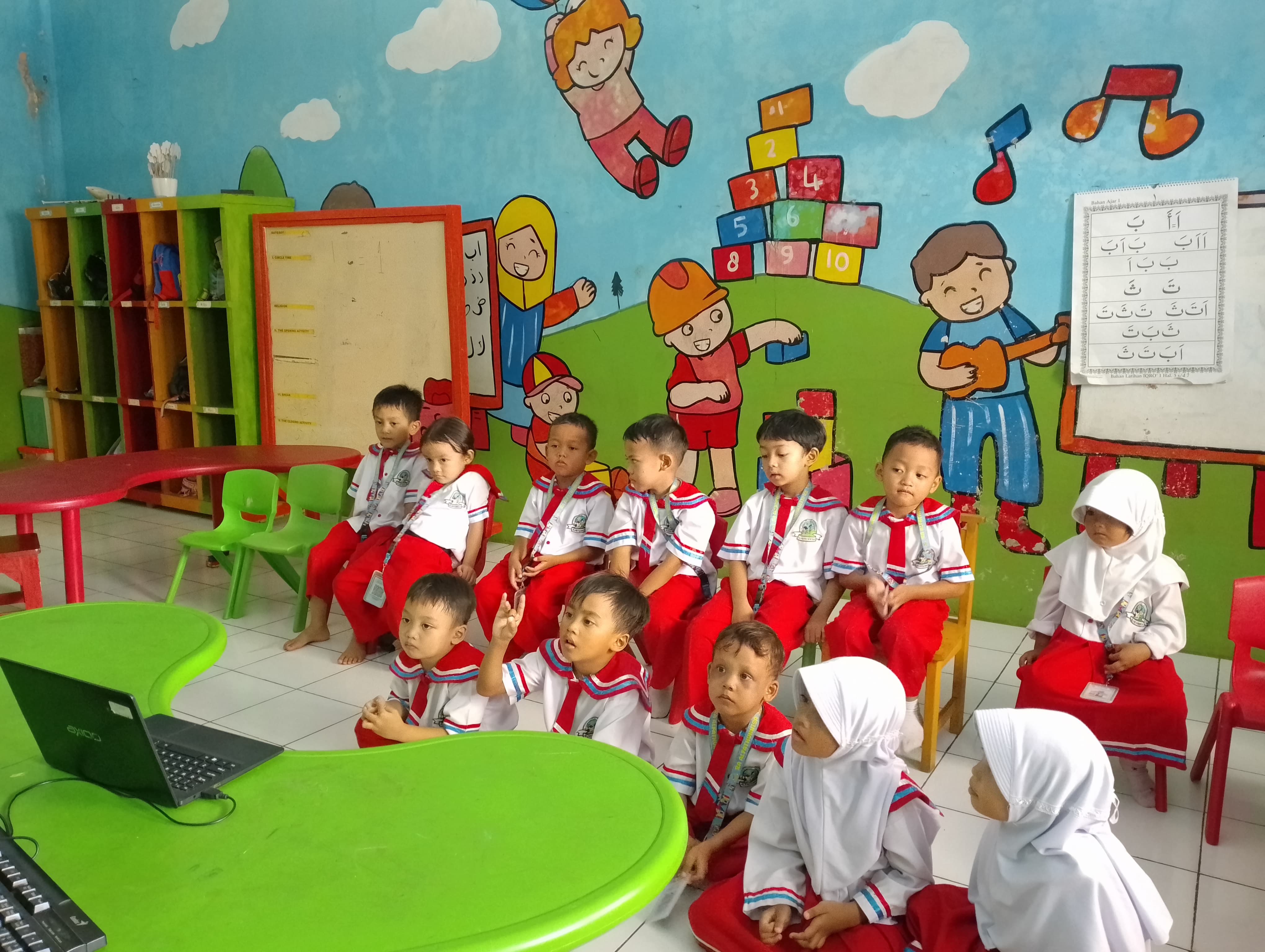 Yellow “Menyimak Tayangan Tentang Arti Nuzulul Qur’an”
