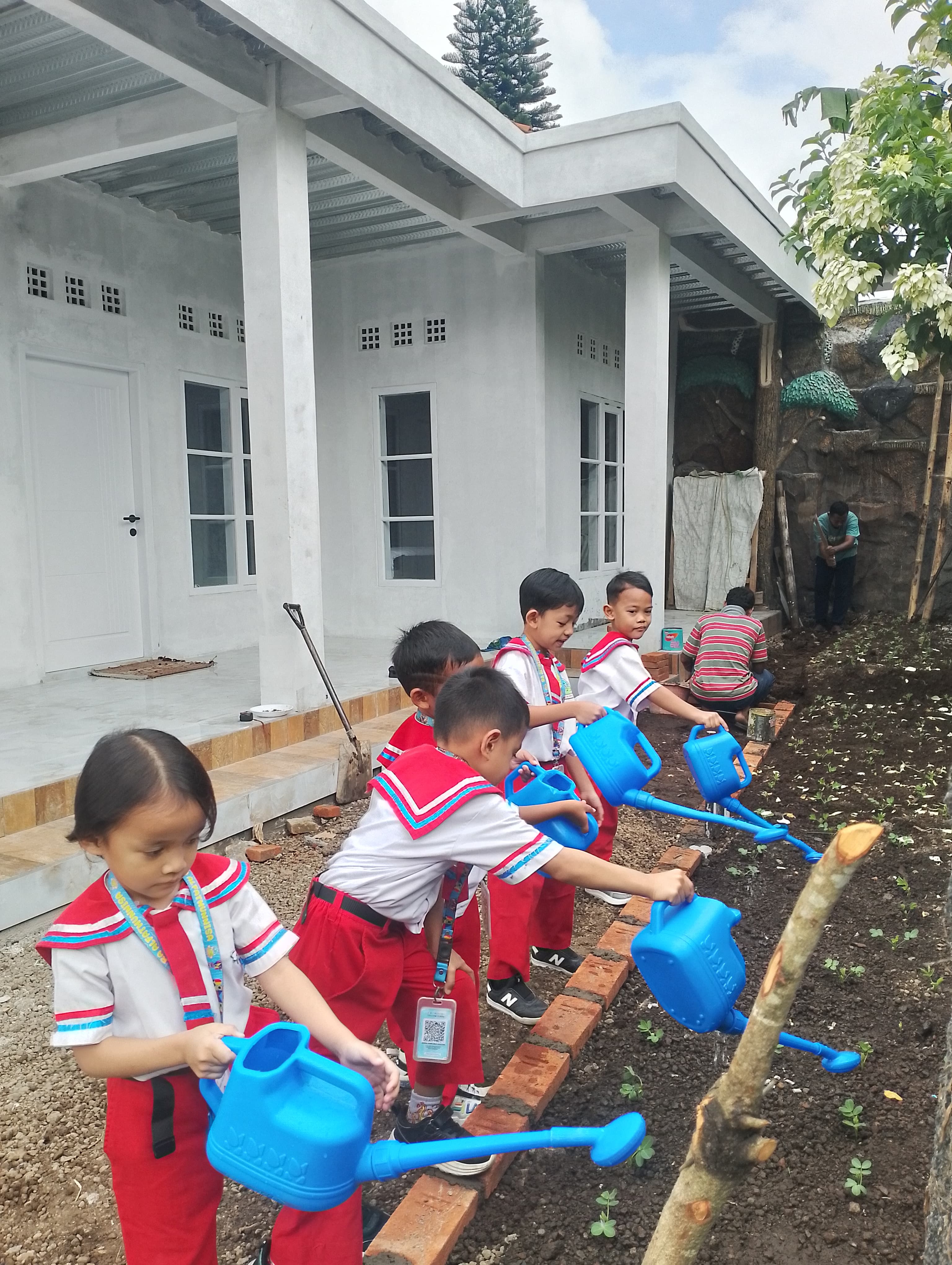 Yellow " Practical Life Menyiram Tanaman"