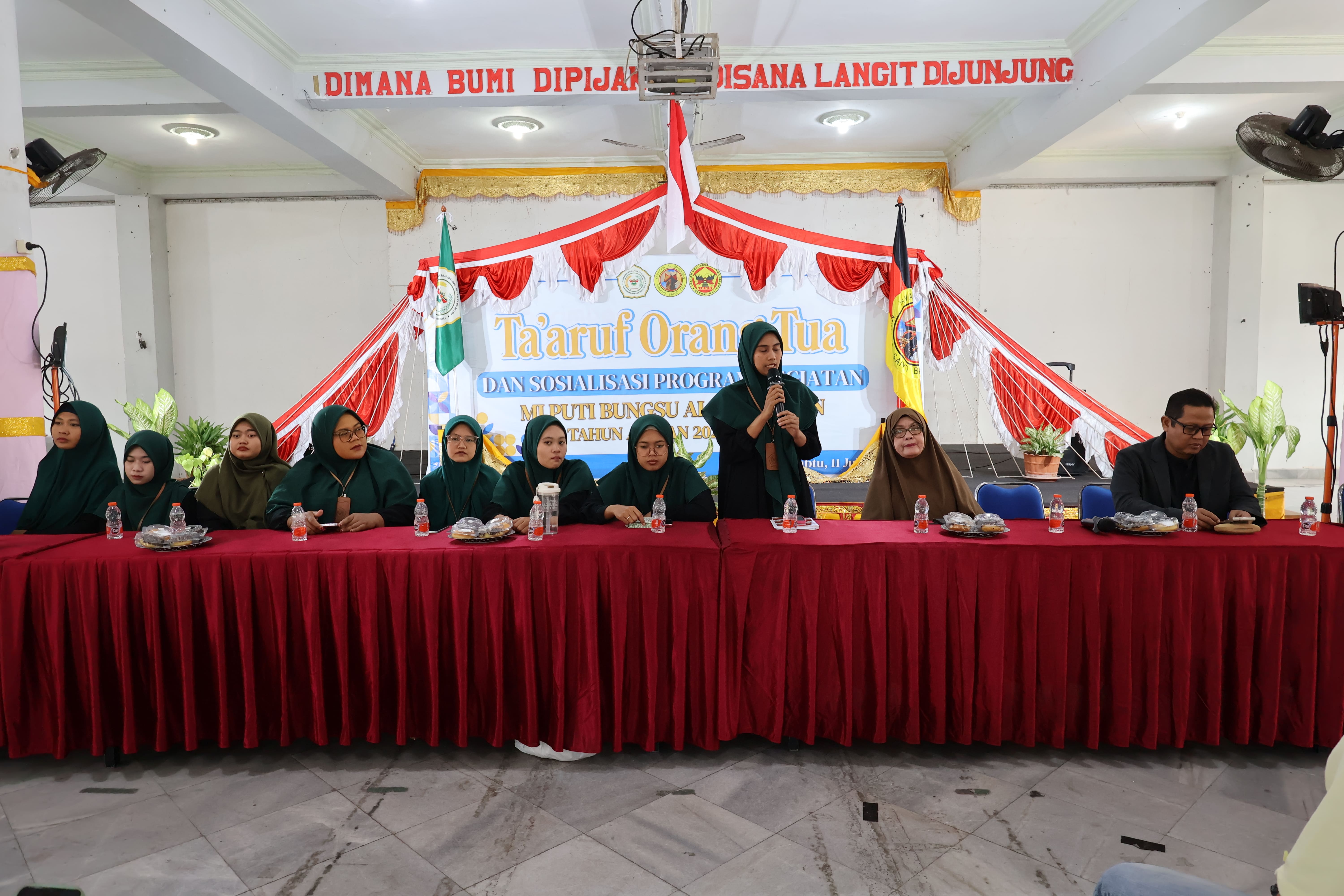 TA'ARUF ORANG TUA DAN SOSIALISASI PROGRAM KEGIATAN KELAS 1 - foto 1