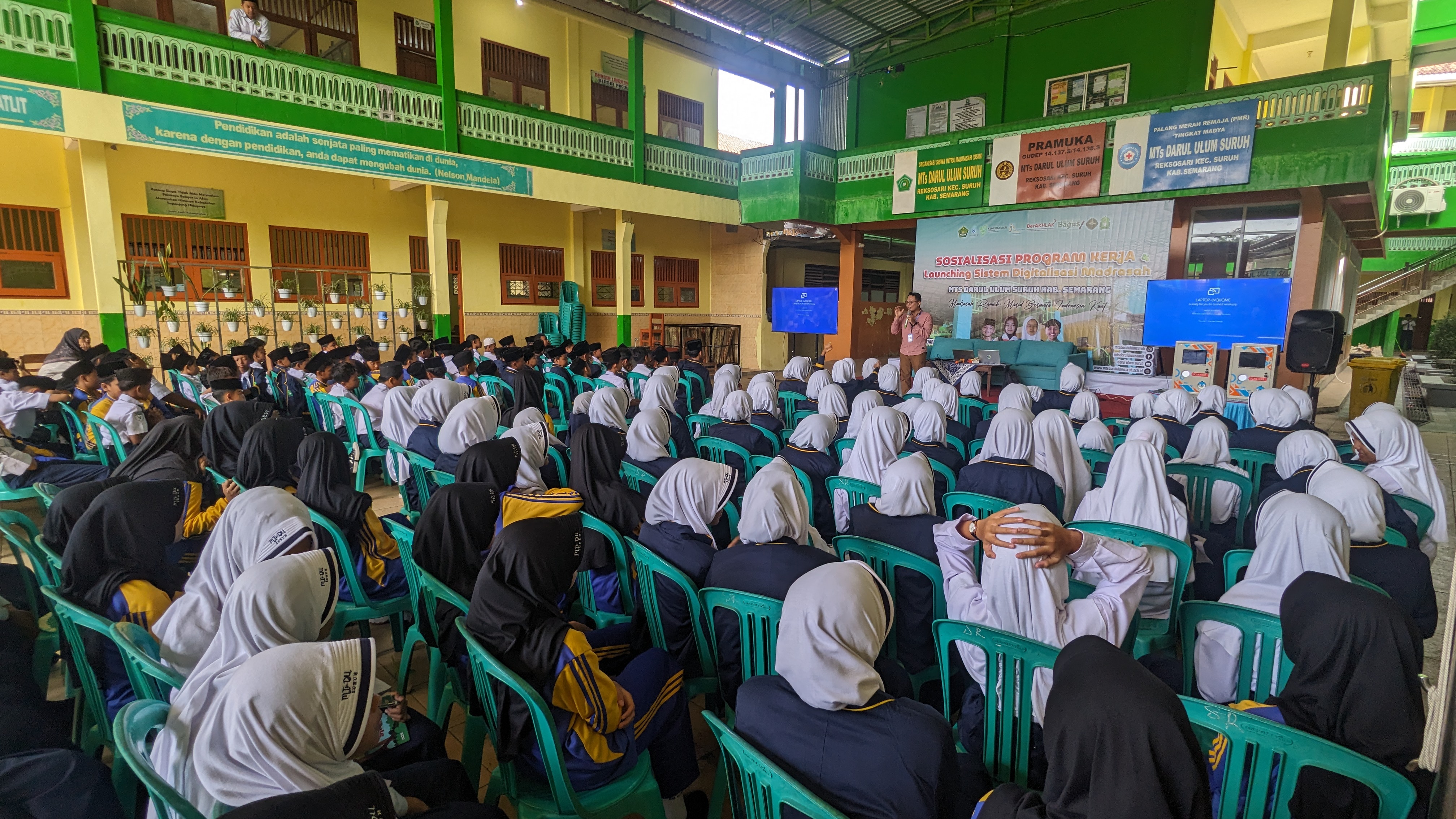 PELATIHAN DIGITALISASI MURID