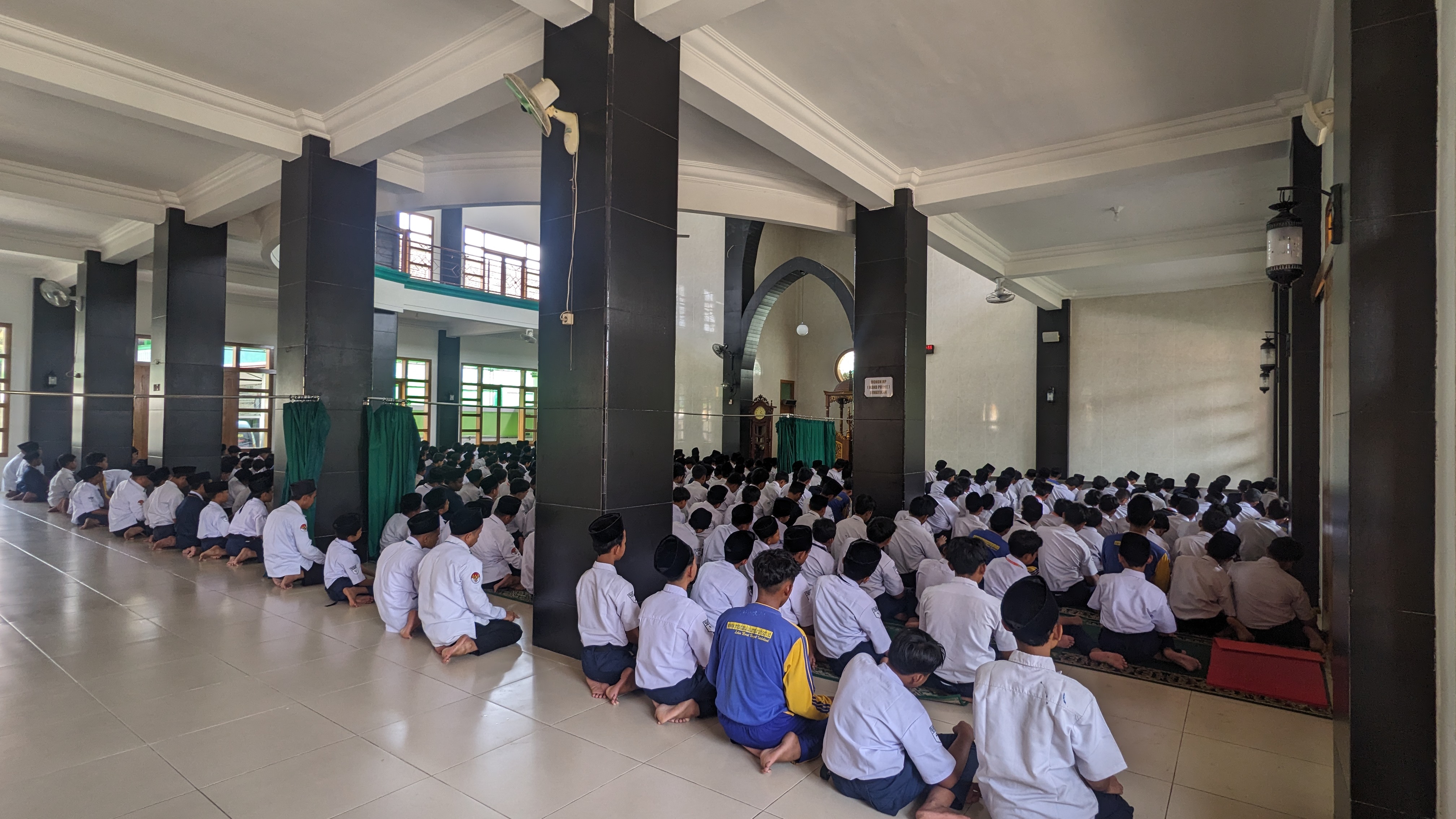 KEGIATAN SHOLAT DHUHUR