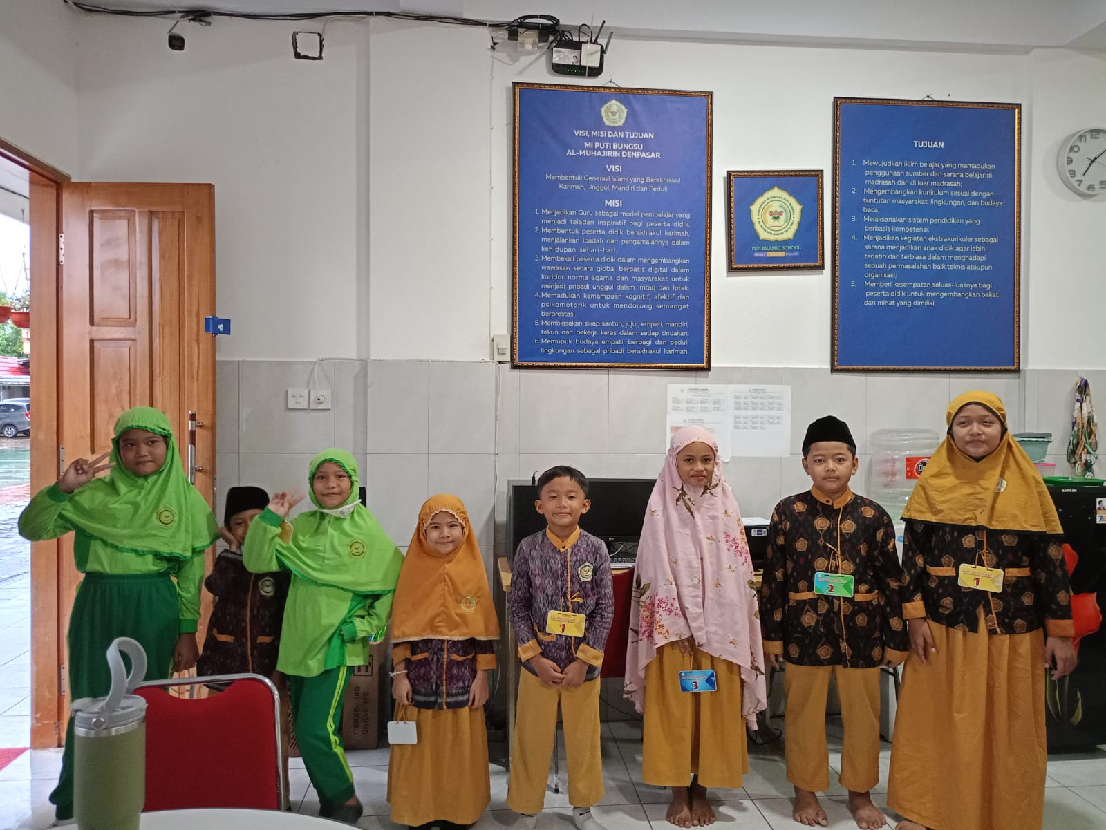 Bintang Prestasi: Datang Paling Awal, Bukti Disiplin dan Semangat Belajar Sejak Pagi