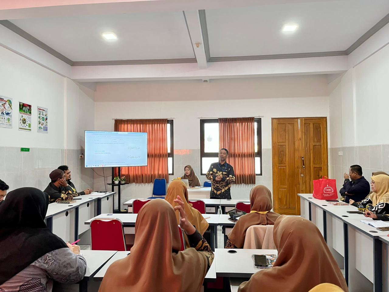 Ramadhan sebagai Momentum Meningkatkan Kualitas Pendidik dengan Kajian dan Tadabbur Al-Qur’an selama Bulan Ramadhan Guru MI Puti Bungsu Al-Muhajirin