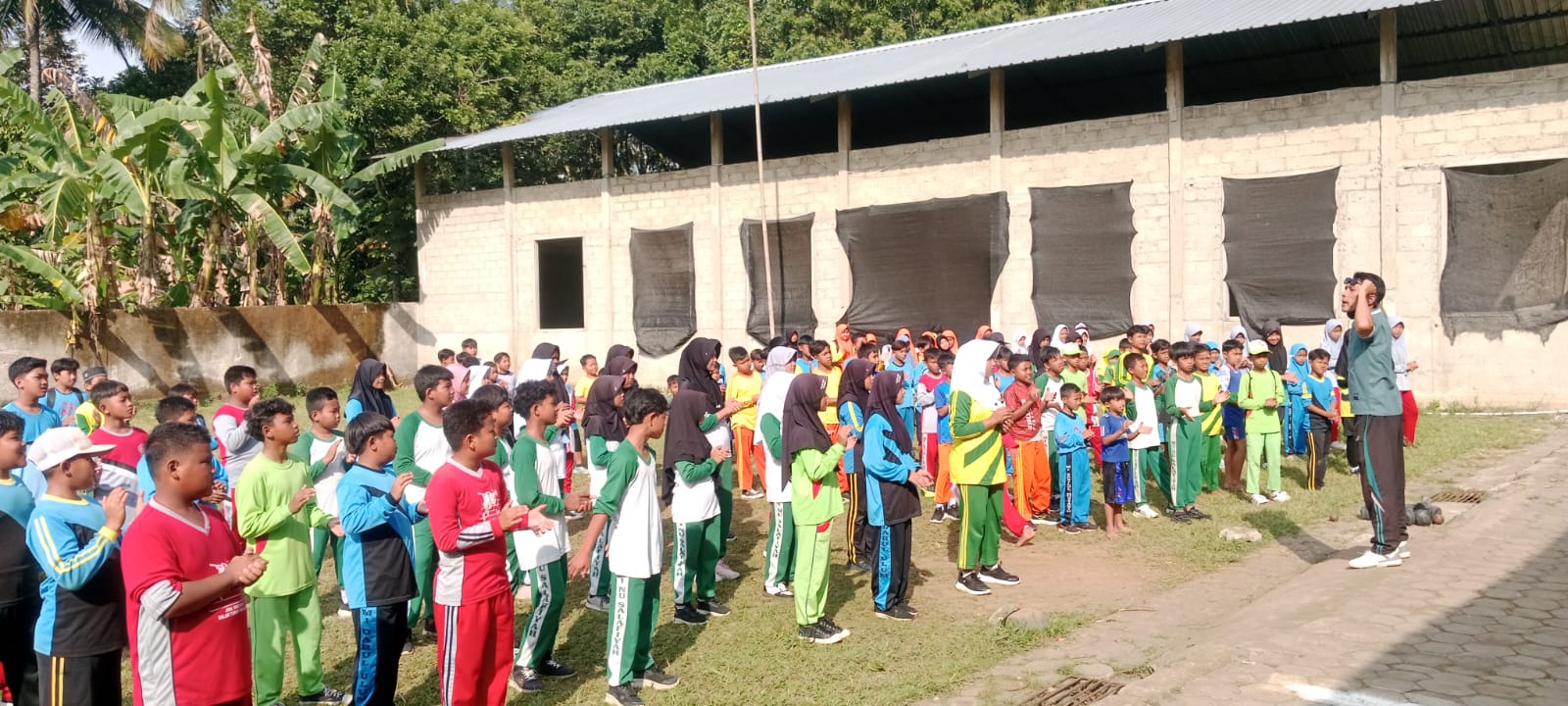 Kemeriahan lomba Agustusan Tolak Peluru