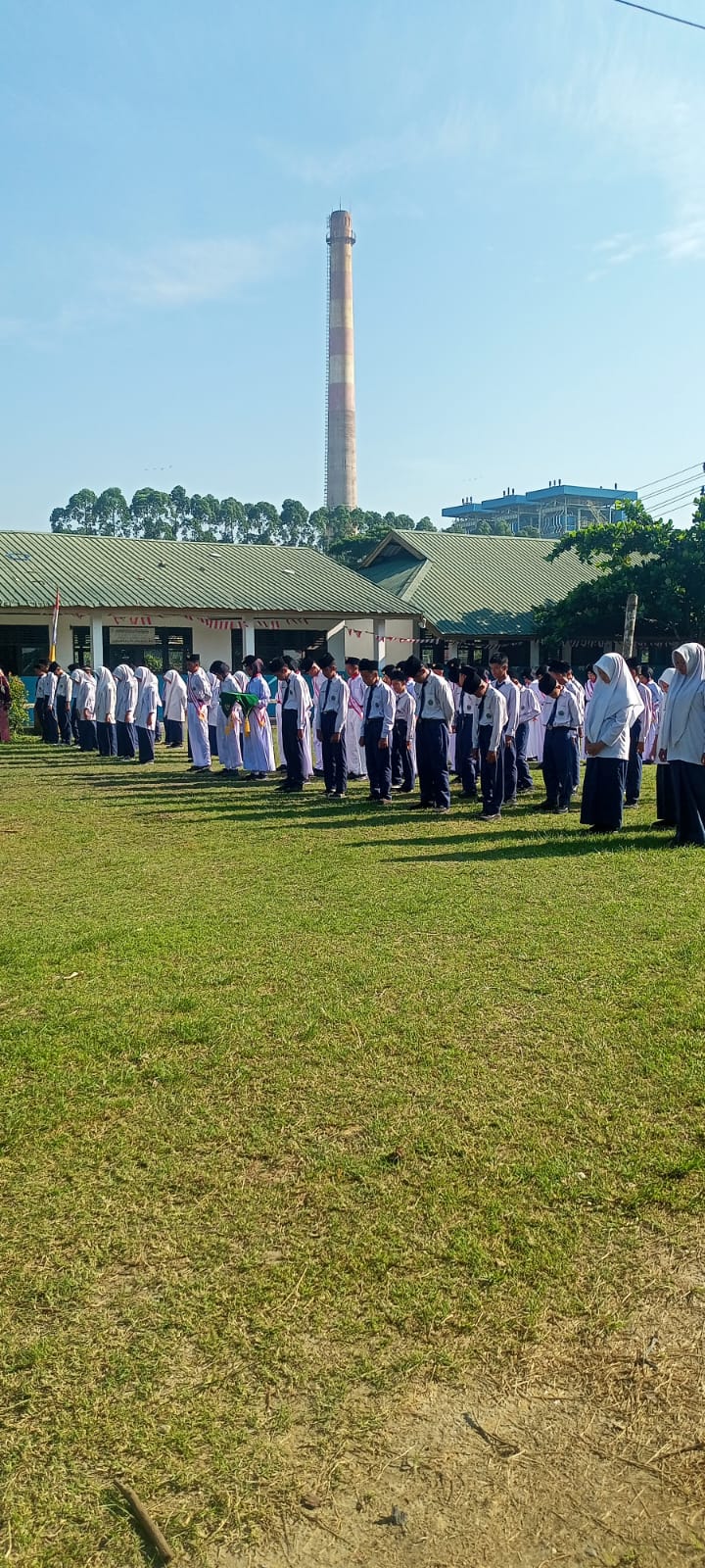 UPACARA MEMPERINGATI HUT RI KE 81 BERSAMA SISWA DAN MASYARAKAT