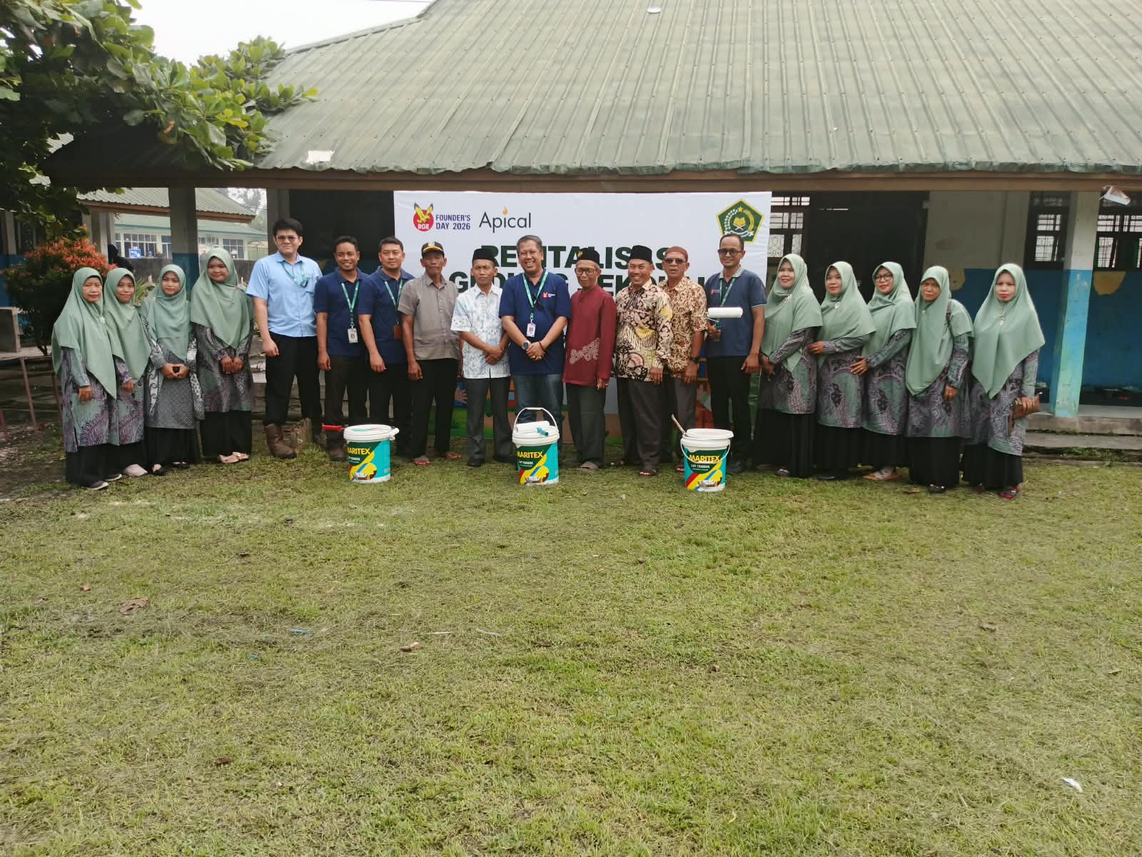 REVITALISASI GEDUNG MTSS NURUL ISLAM DUMAI DALAM RANGKA RGE FANDER'S DAY APICAL GROUP TH 2026